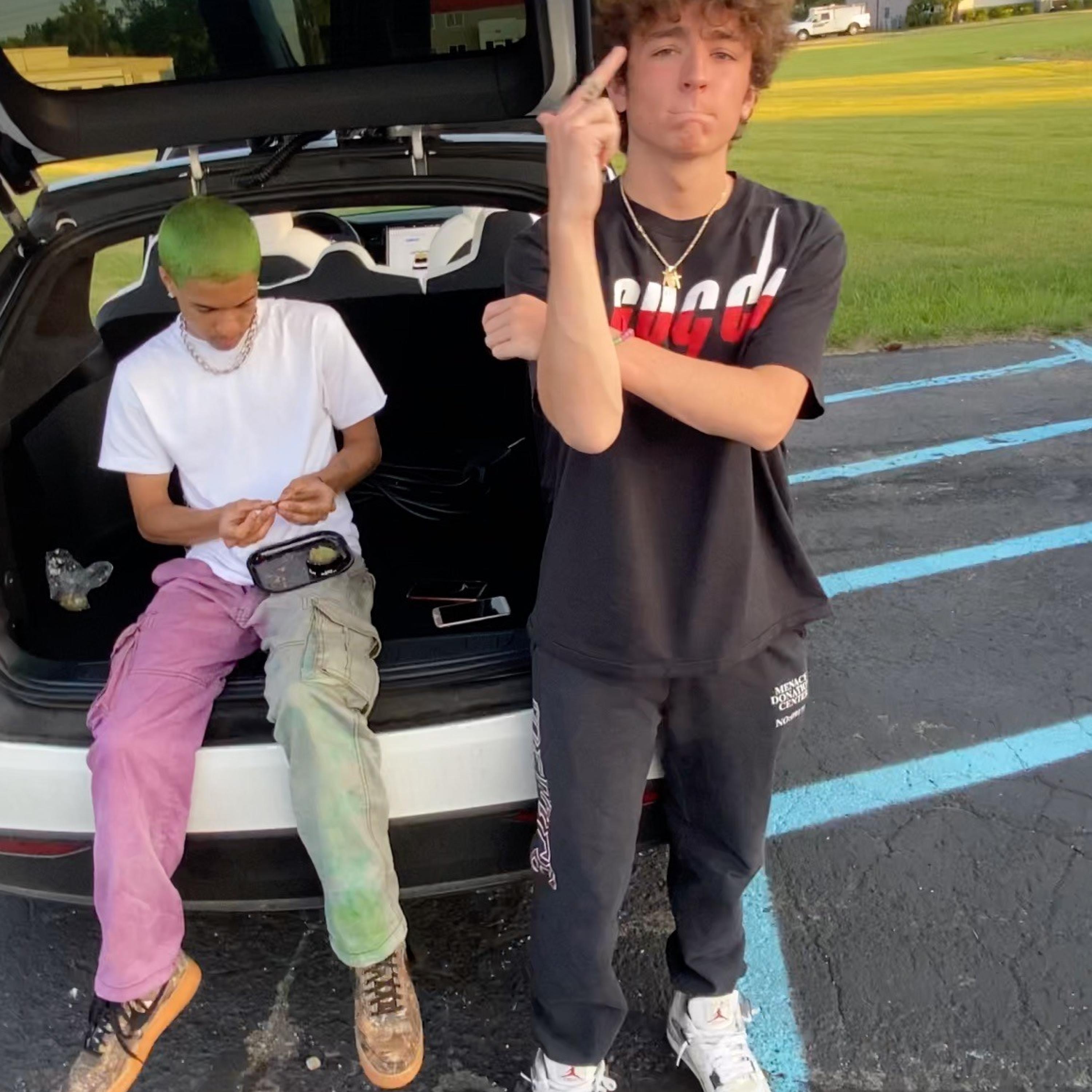 midiwzard D3mo (feat. Prxda Pierce & DUI)