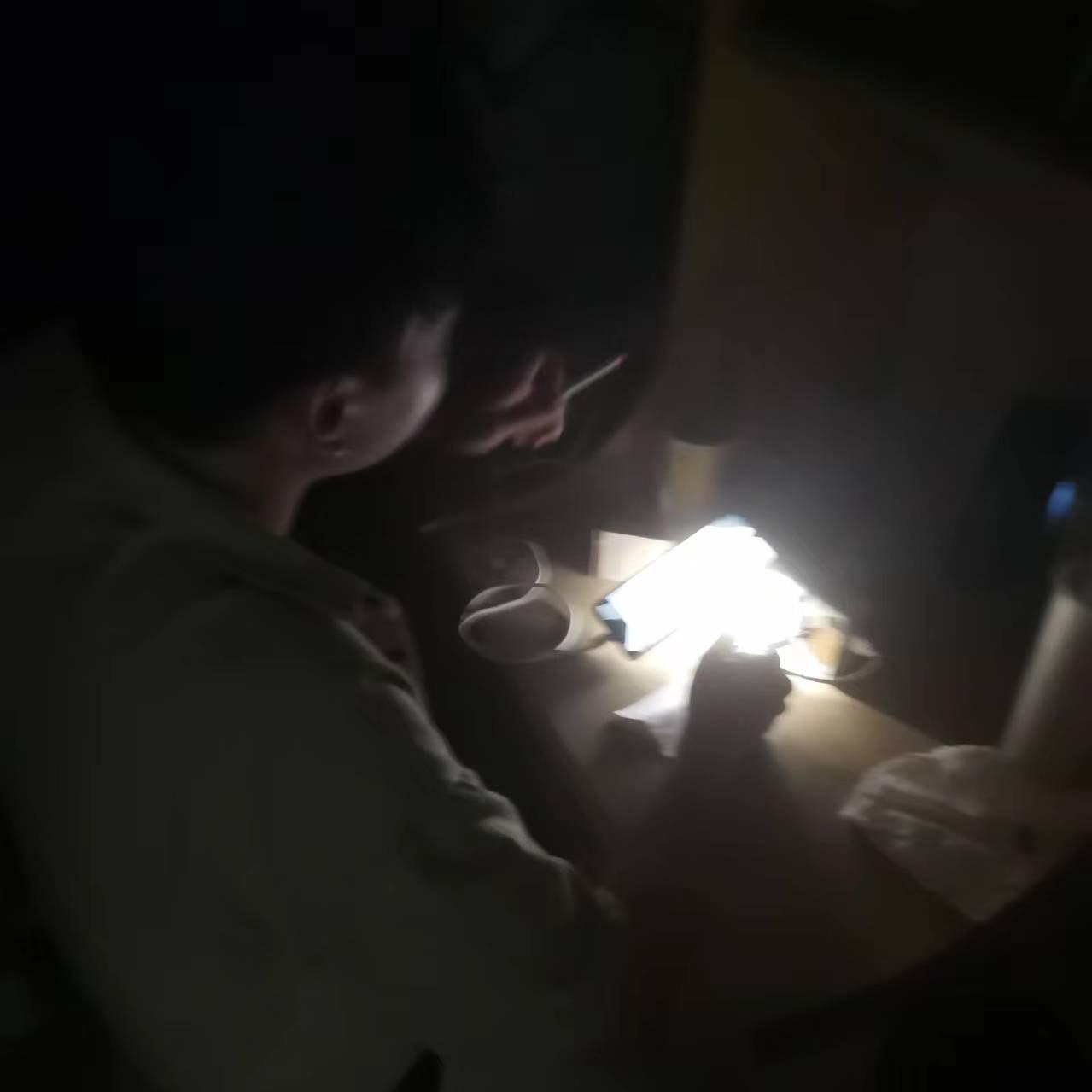 HEADLIGHTS FLASHES SEVENdownon