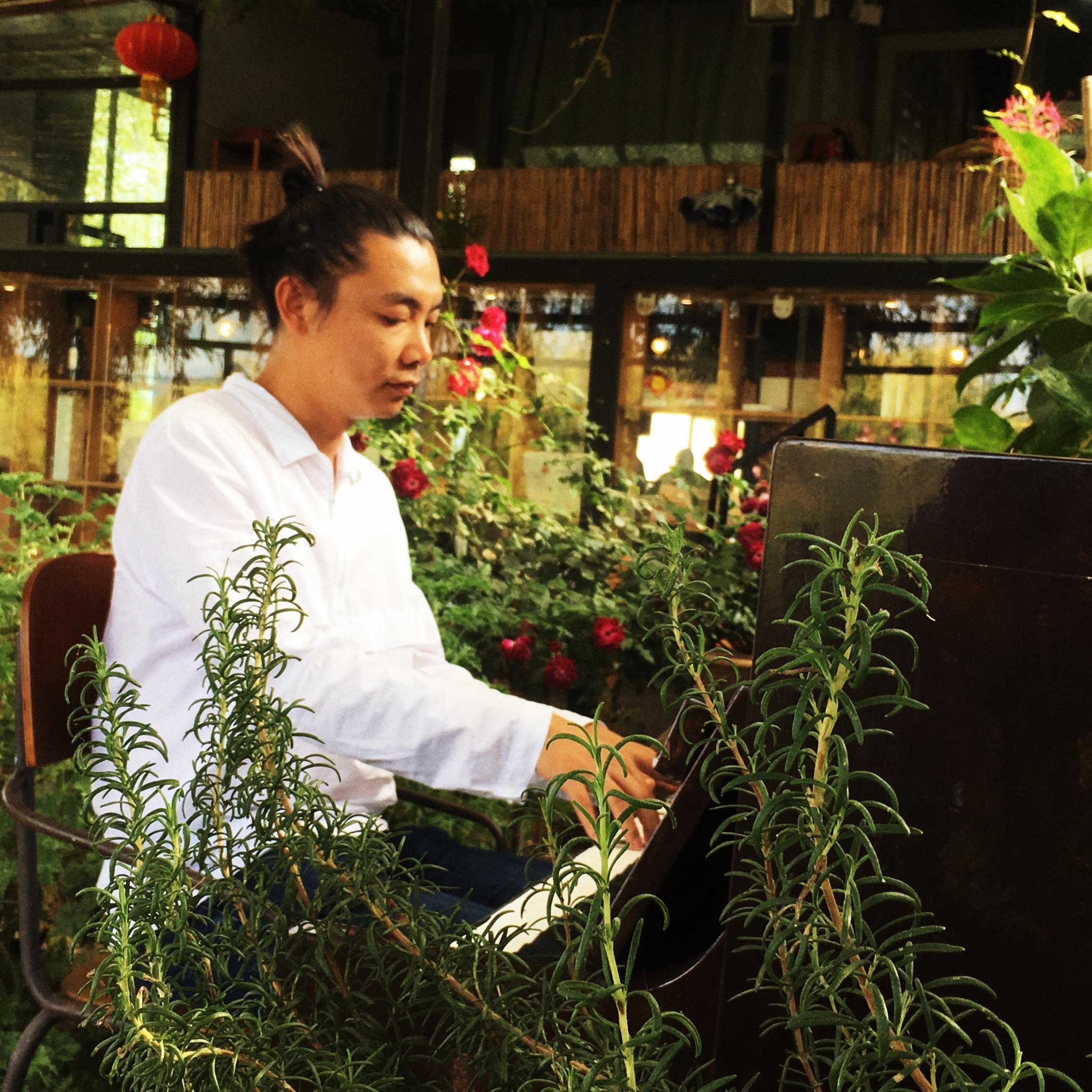 《再看你一眼》 无人声伴奏