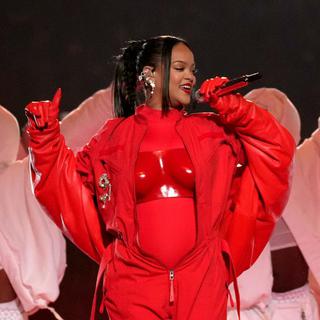 Rihanna引爆2023超级碗中场秀