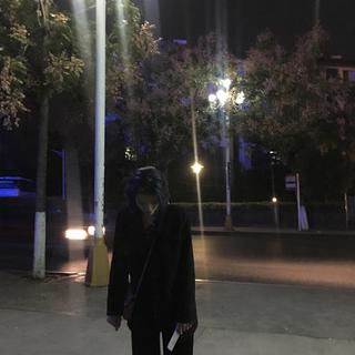 数学里有个虐心的词：无限接近 永不相交