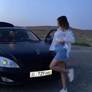 『蹦迪 车载 抖腿』车窗摇下，声音调到最大