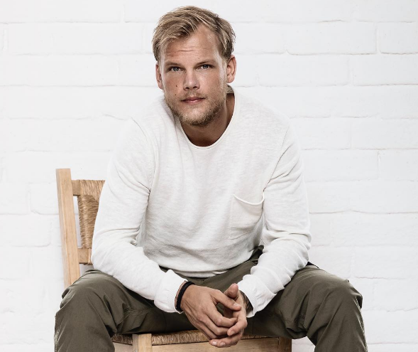 5万avicii 原名tim bergling,1989年9月8日出生于瑞典的斯德哥尔摩省.