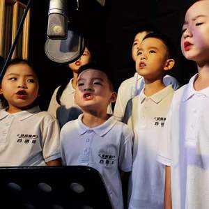 爱心童声合唱团 中国少年说伴奏 （升2半音）