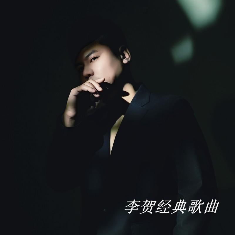 我迎风流泪我假装背风点烟