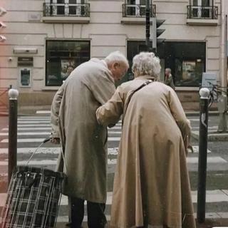 爱情｜小手一牵 岁岁年年