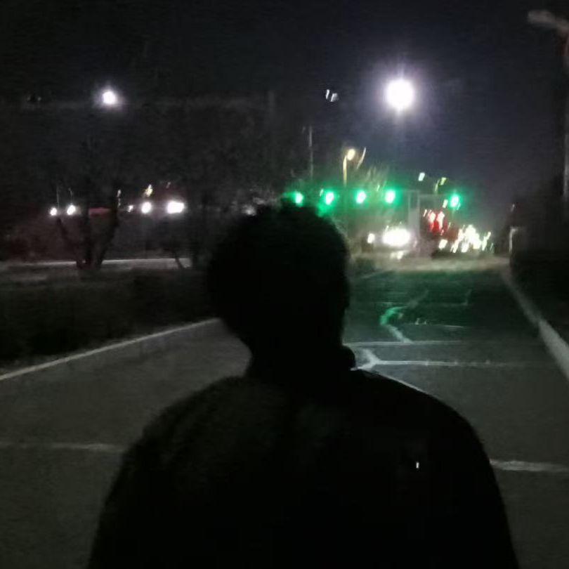 好美的夜景，我们跳下去看看吧