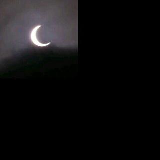 你说黑夜太黑你有点怕没关系我可以牵你手