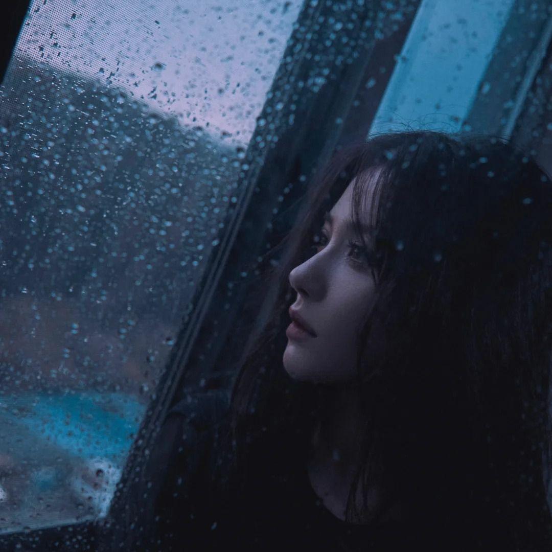 雨中的悲情