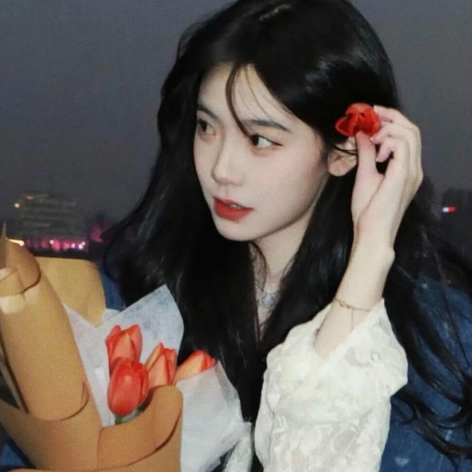 我们的爱就像秋叶等不到花开
