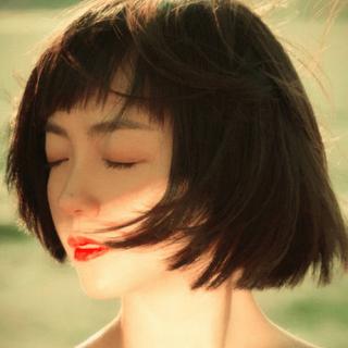 谁用流年乱了浮生，又借浮生乱了红尘