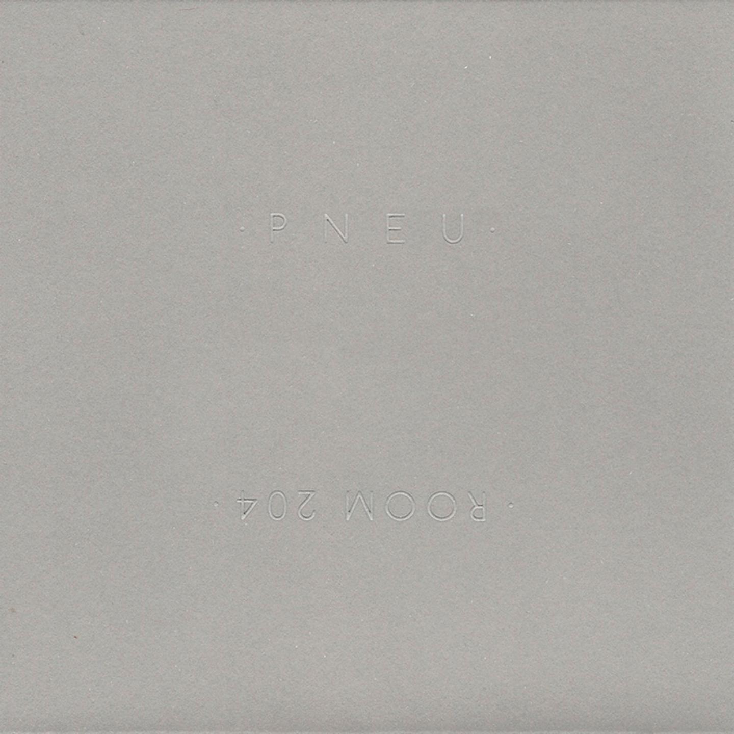 Split Room 204 / Pneu