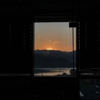 相信尘埃里会开出一朵花，因为曾有漫天星光