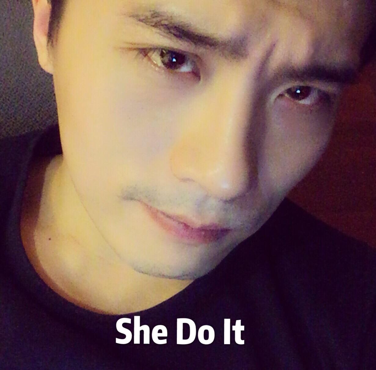 《She Do It》专辑