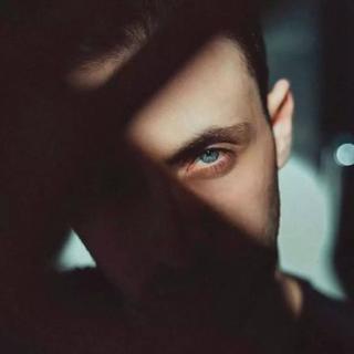 眸泛星辰：迁入一座城，屏息潜深海