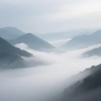 雾霭漫过山谷