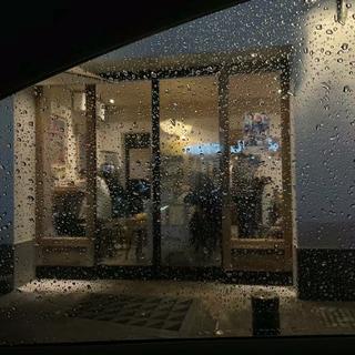 雨天宅家歌单｜音乐电影看书 独处的治愈