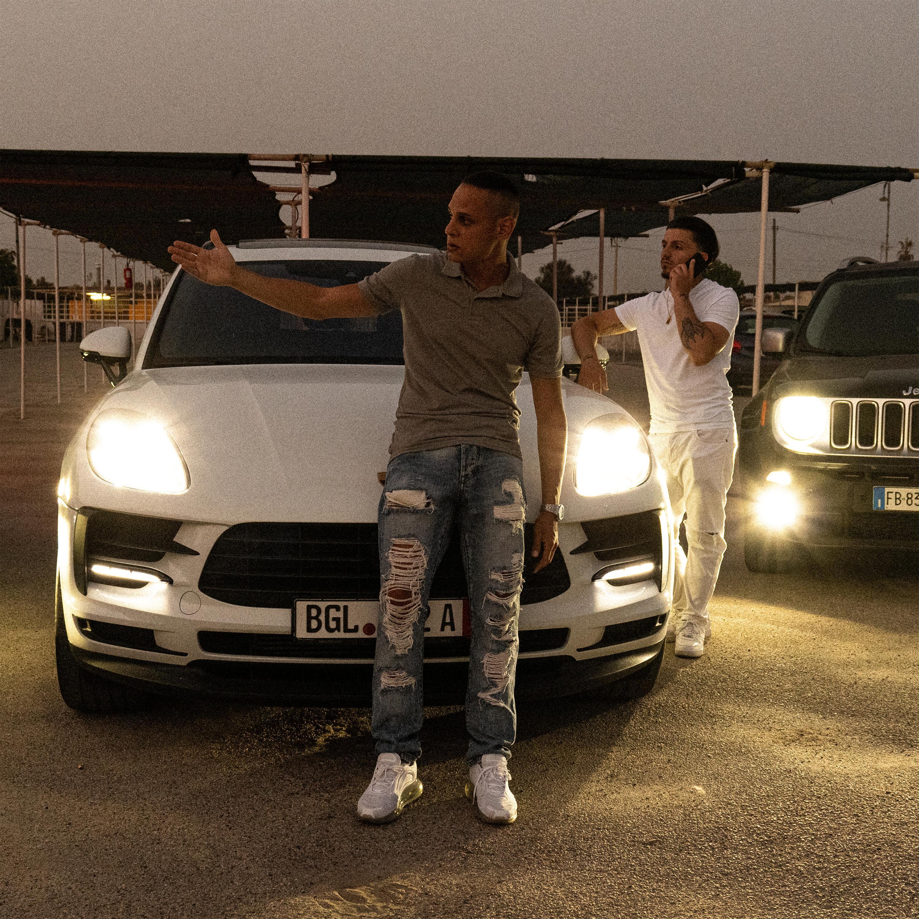 Miezz A Via (feat. MGS)