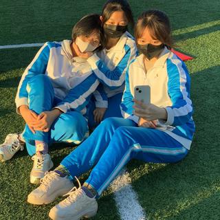 一如盛夏既往的我们