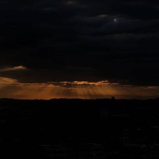 浪漫尽头 想与你一起躲雨