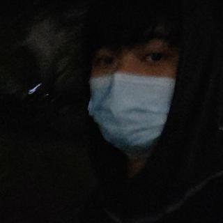 淡黄的长裙 蓬松的头发