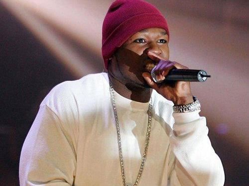 他的音乐才华被说唱歌手埃米纳姆发掘,并随即让50美分与环球唱片