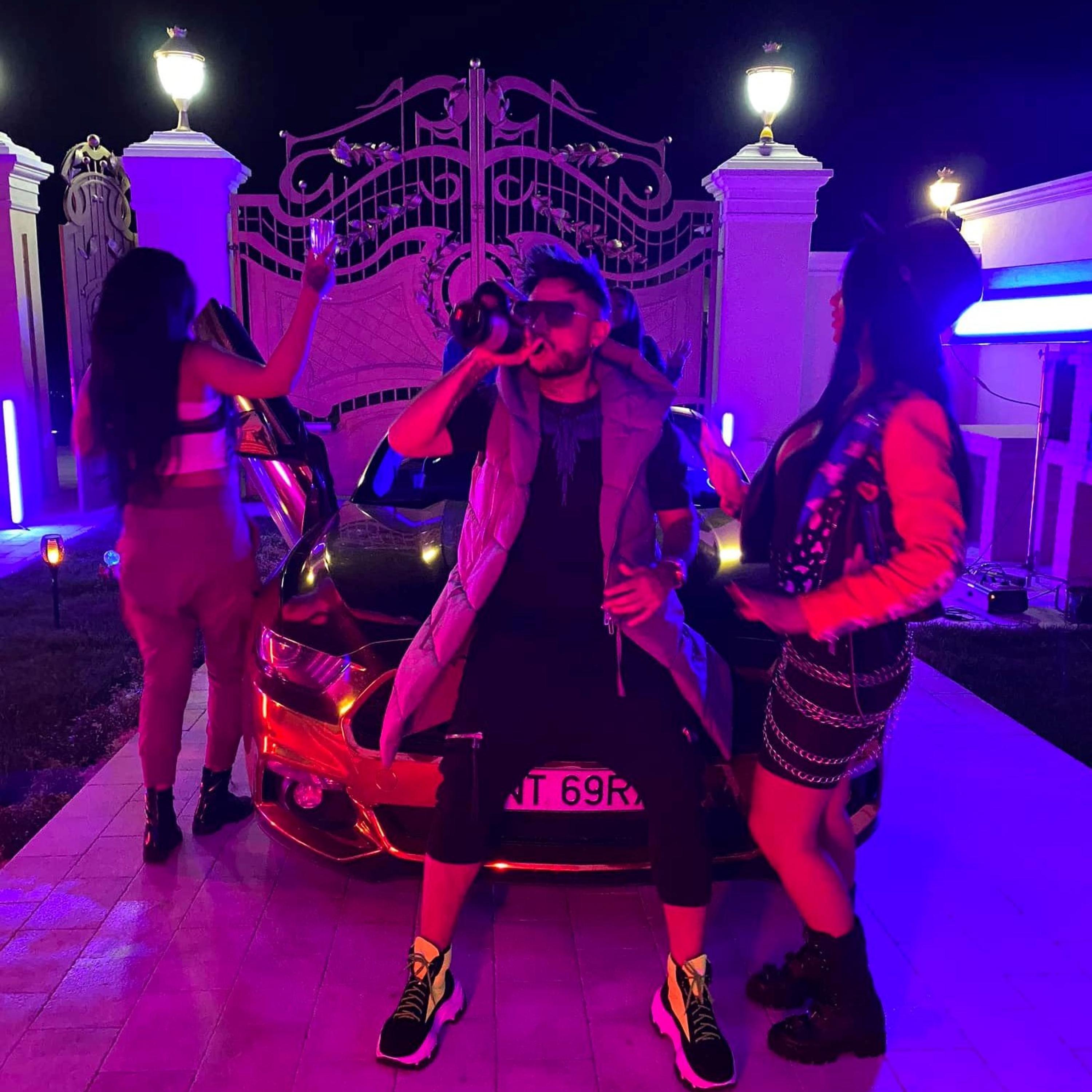 Campioana (feat. Weedz)