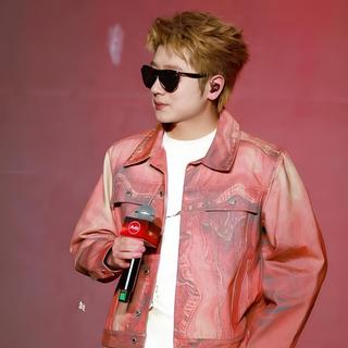 中文说唱演说家王以太的韵脚里的清醒与浪漫