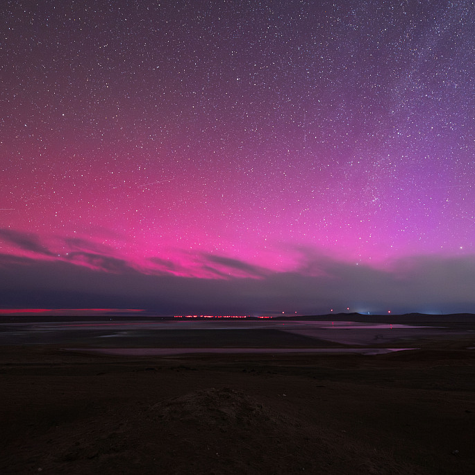 特大地磁暴发生!多地出现绚丽极光 特大地磁暴发生!多地出现绚丽极光