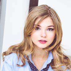 Stefanie Scott