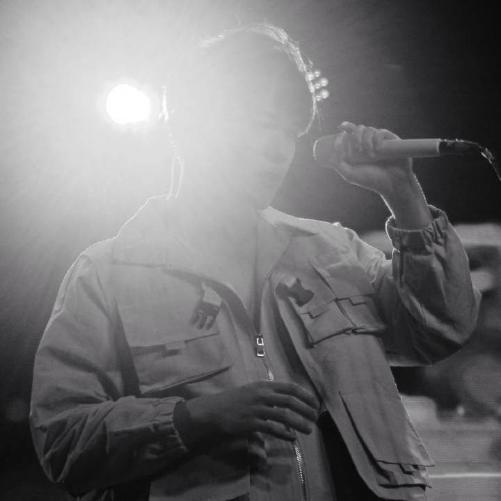 易言歌曲封面