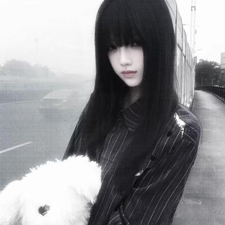 过去的悲剧像把刀一样摧残着现在的我