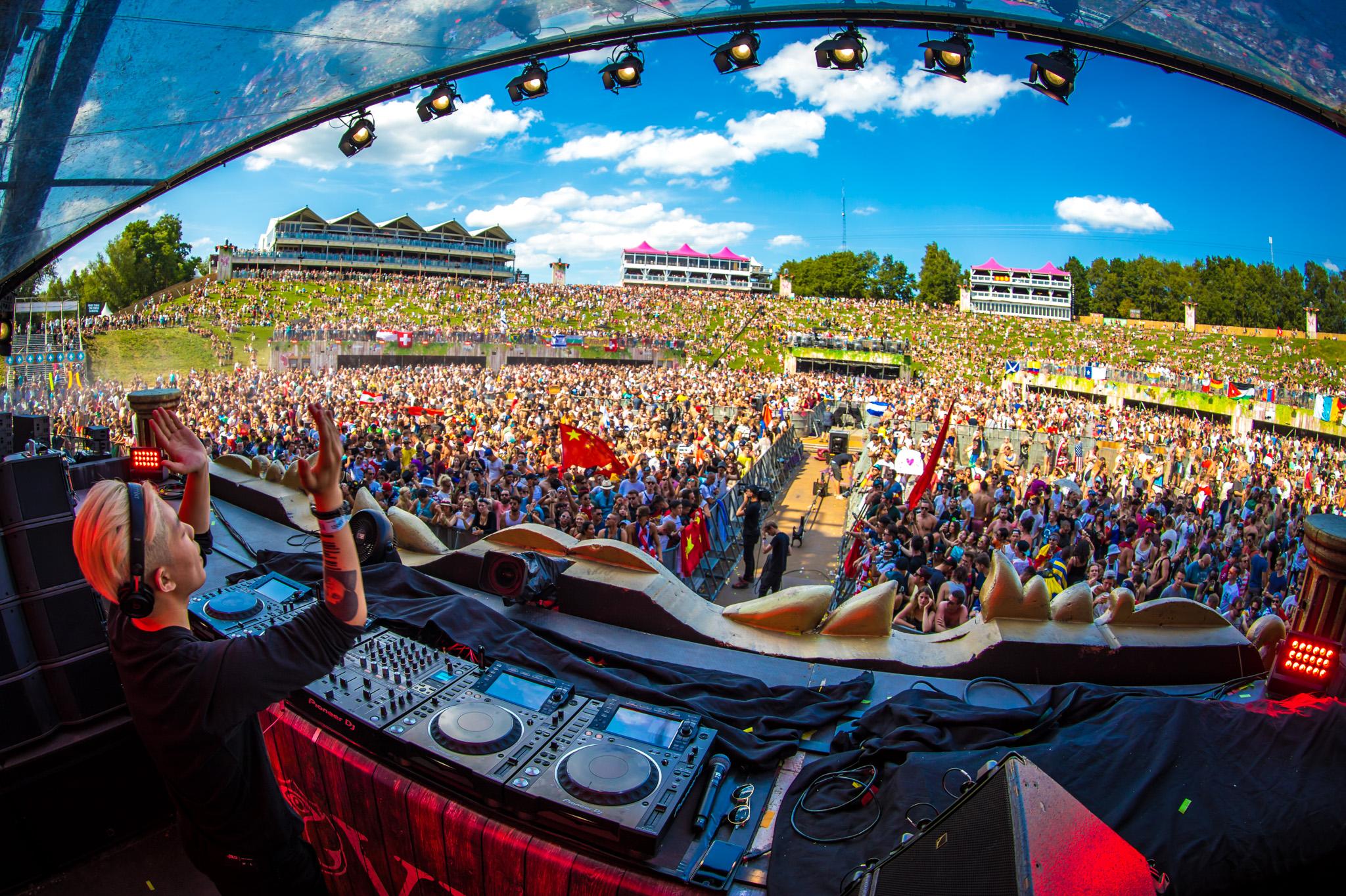 chace在今年tomorrowland主舞台的演出照片