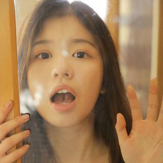 “再看就把你吃掉～”