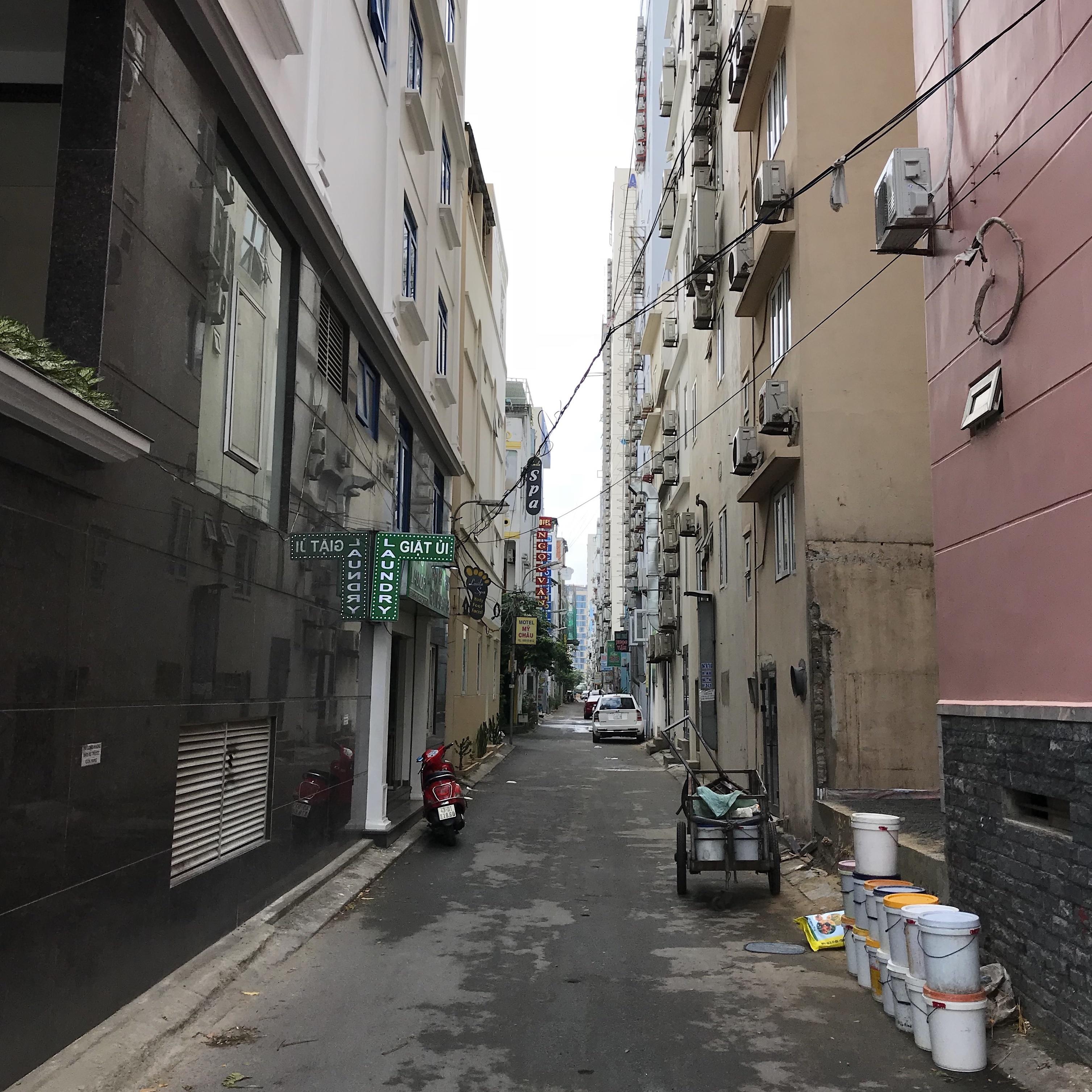 Dark Alley, Western Currency