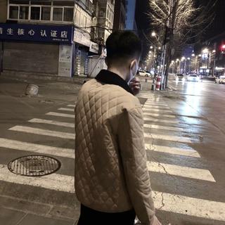 喜欢的歌要一直听 爱的人要拉紧.