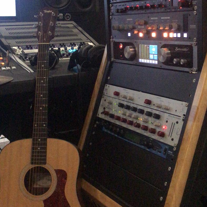 Feel Love (Acoustic）