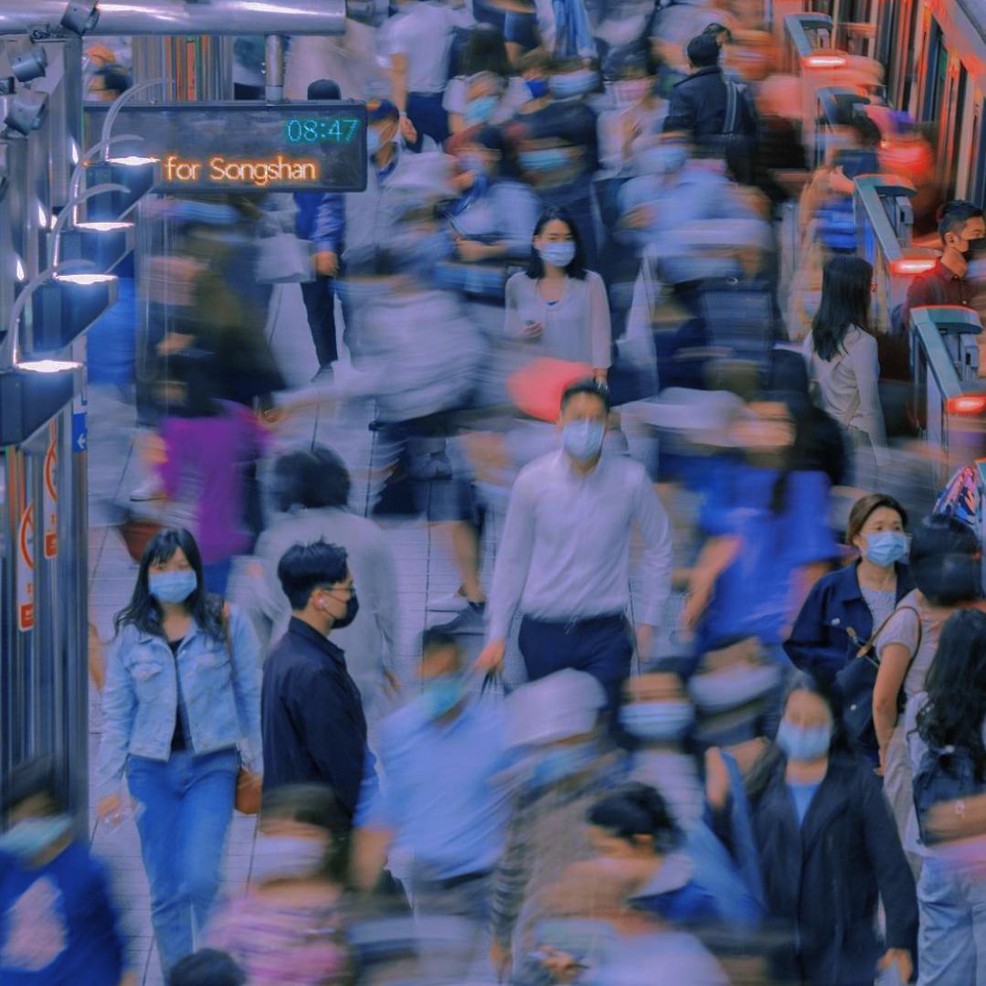 我在拥挤的人潮里流浪