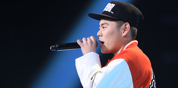 则是直接将eminem的《rap god》填上了中文歌词,可见谢帝的功底非同