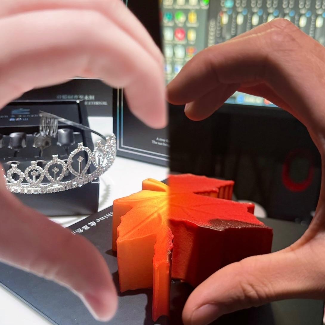 何铮我们爱你 伴奏