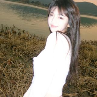 一尺深红胜曲尘