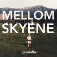 Mellom Skyene