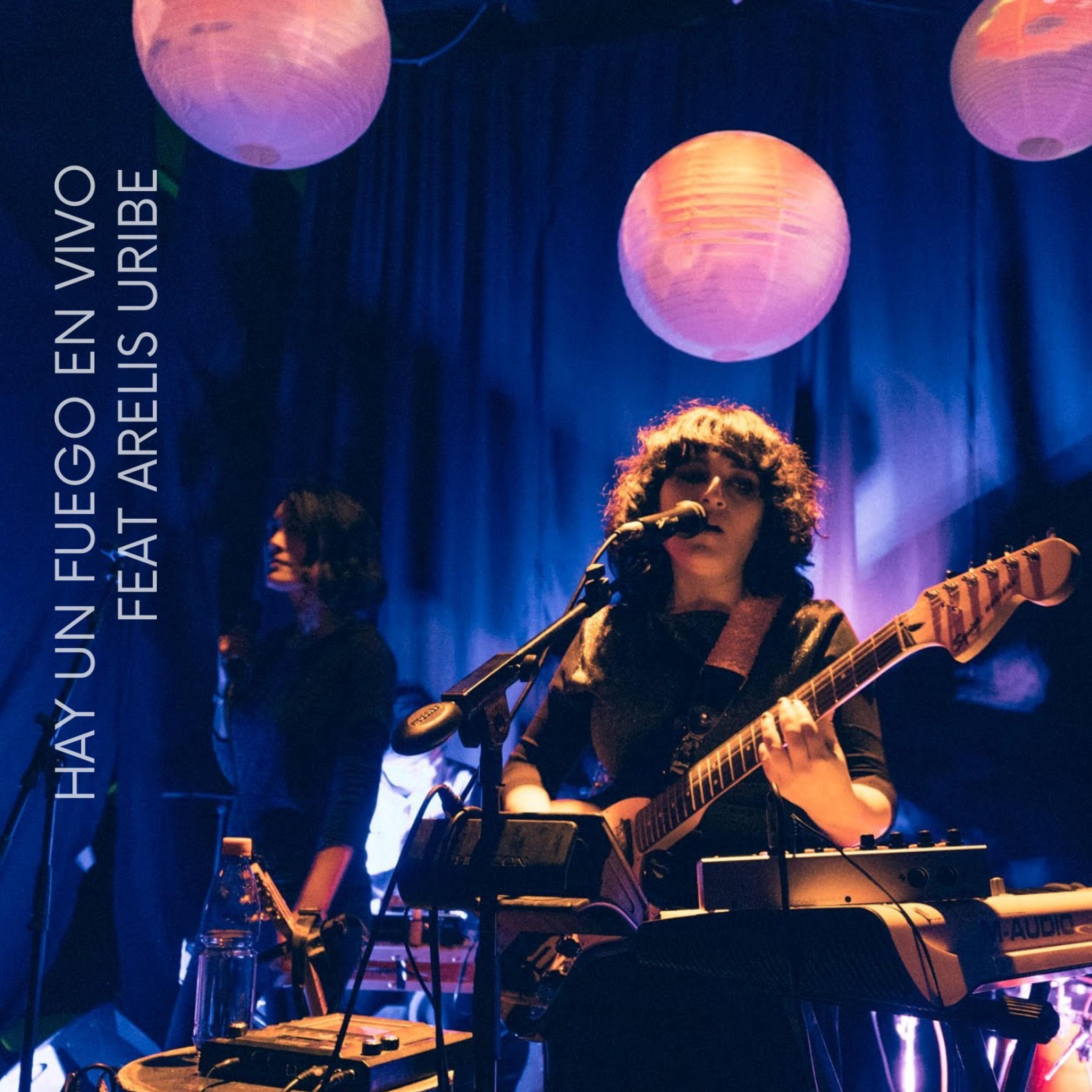 Hay un fuego en vivo (feat. Arelis Uribe) (En vivo)