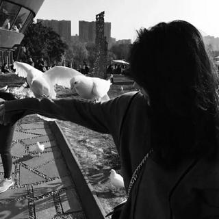 太久没见的人 会慢慢的连想念也没有