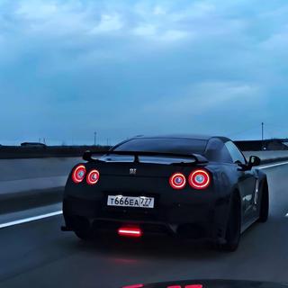 运动必备：燃脂劲曲塑造窈窕身材