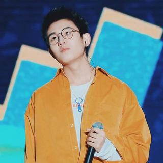 温润男嗓｜把你的故事揣在夏日的裤兜里漫步