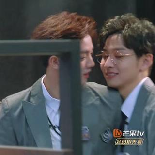 纬钧｜世界上的喧嚣都难及你万分之一