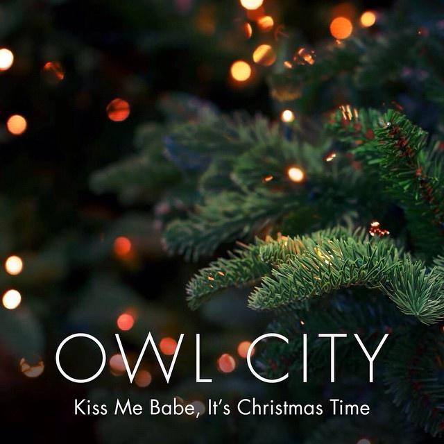 Kiss Me Babe, It's Christmas Time专辑