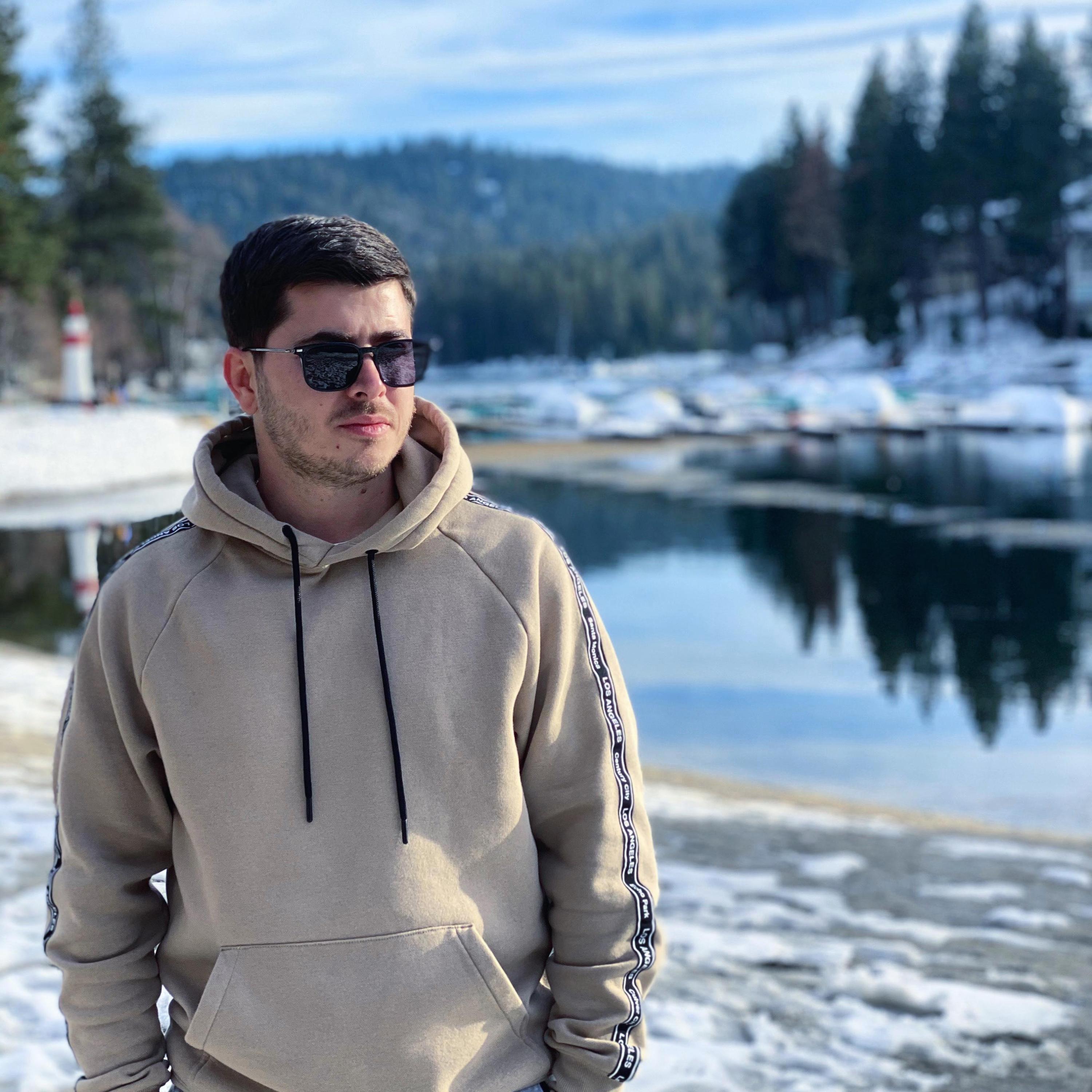 Trcheyi Mtqov Tun (feat. Lena Ghazaryan)