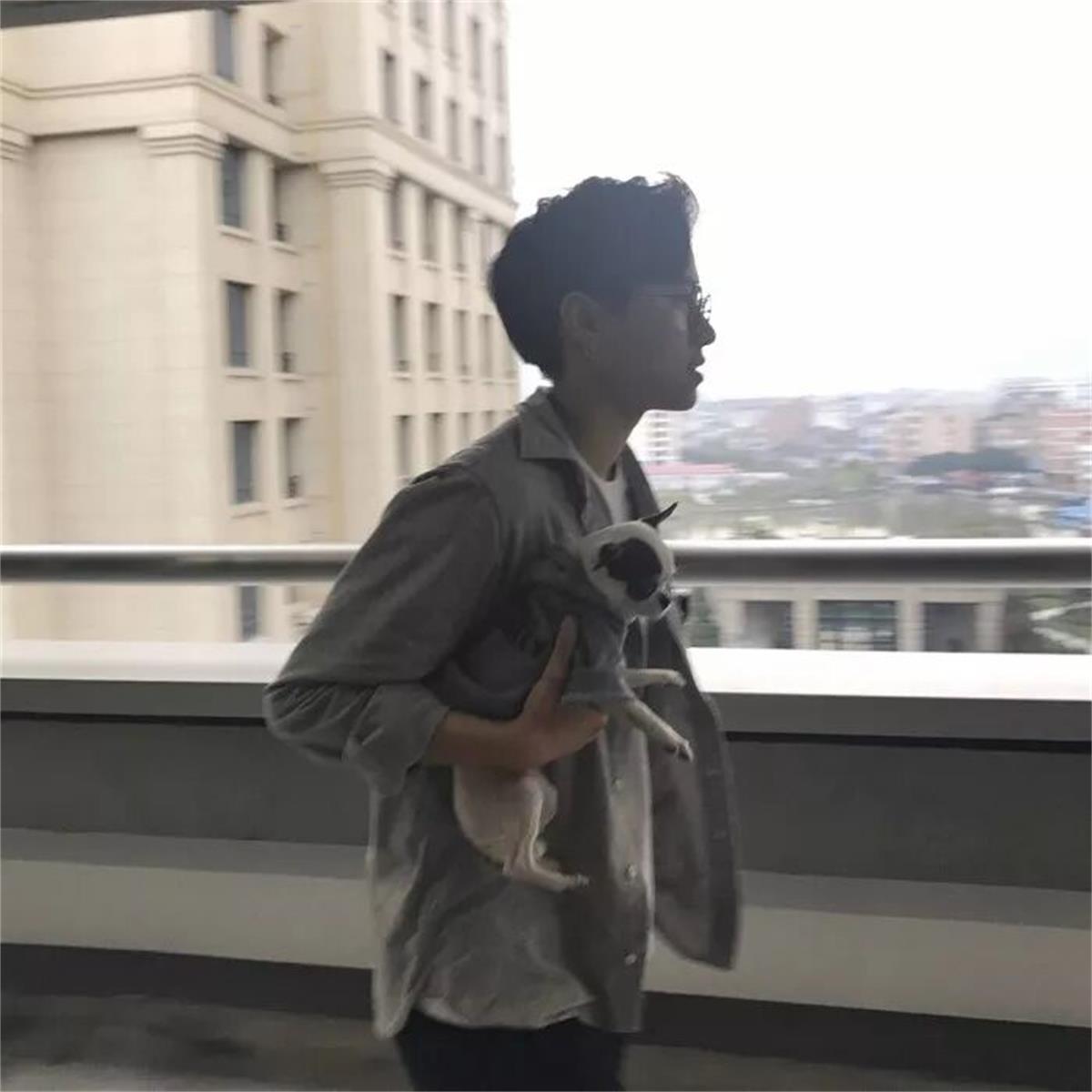 别让我一个人疯掉最灿烂的烟火总是先坠落